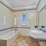 Algarhb By *